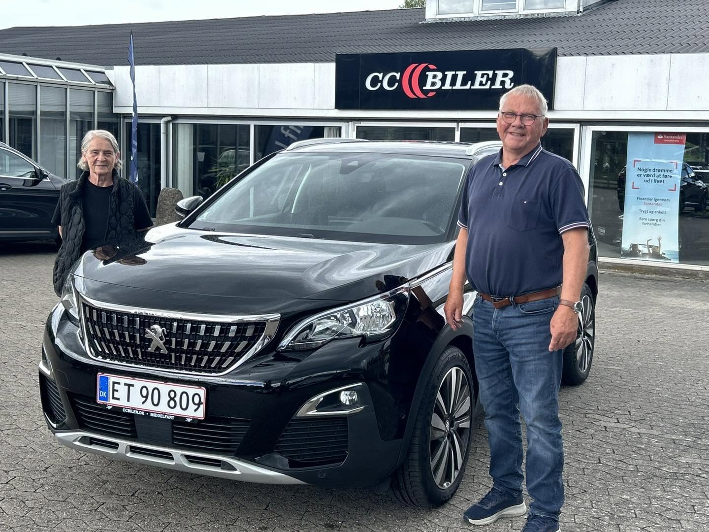 Glade kunder med ny Peugeot 3008 hos CC Biler i Middelfart