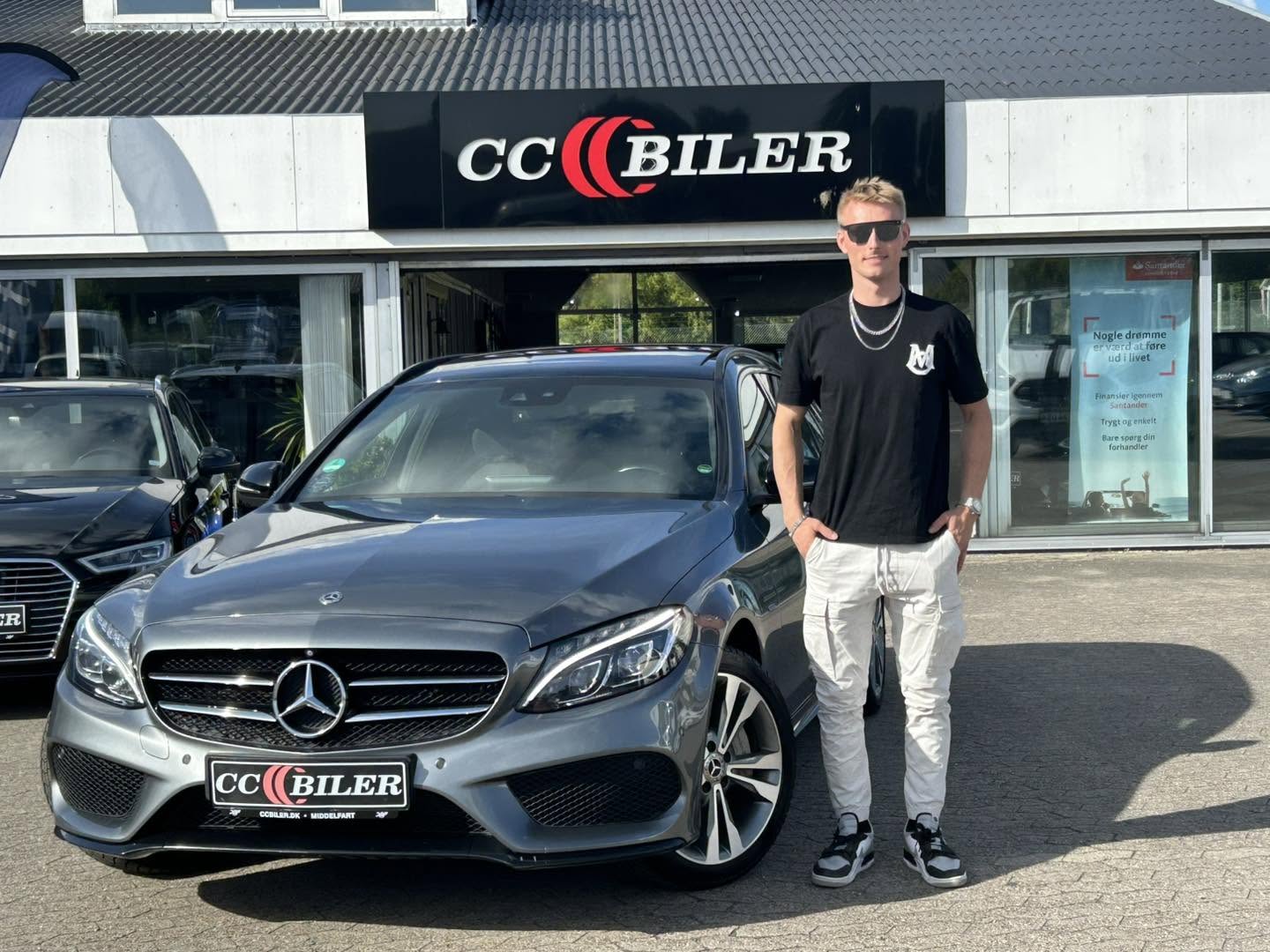 Tilfreds kunde med ny Mercedes-Benz C-Klasse hos CC Biler